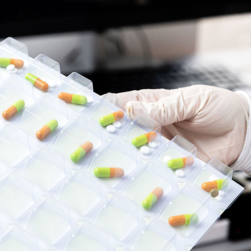 Neue Apotheke_Anja Grothe Fotografie_Arbeit_012 Nahansicht einer Blisterkarte mit verschiedenen Tabletten