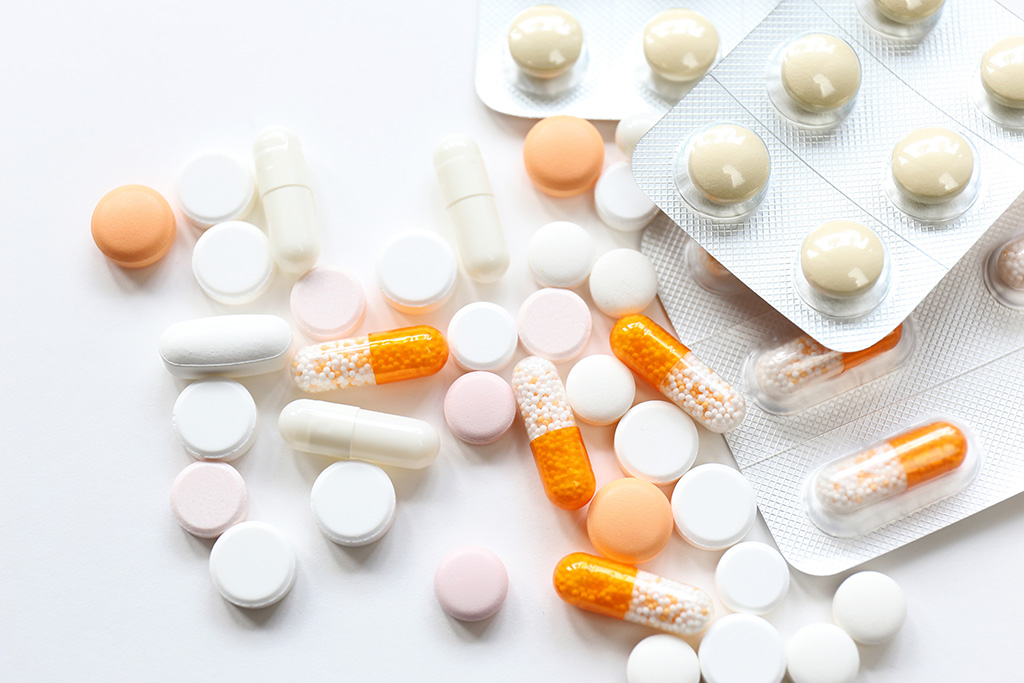 Pharmazeutische Dienstleistung bei vielen Medikamenten: Polymedikation bei vielen verschiedenen Pillen und Tabletten